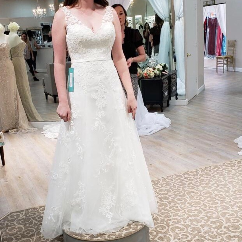 New Never Worn Wedding Dress